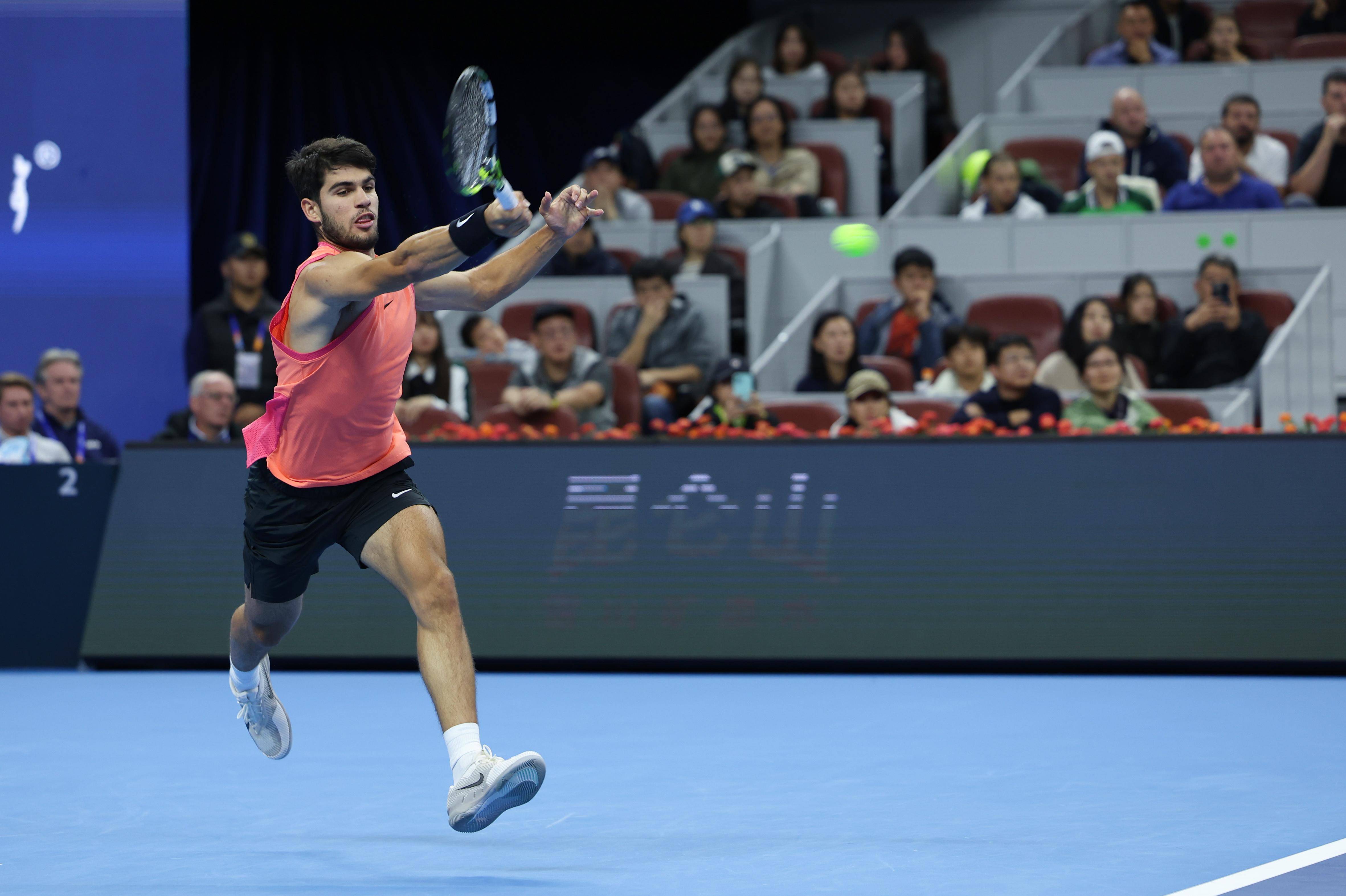 年终总决赛逆转法网,阿尔卡拉斯高光表现 年终总决赛逆转法网,阿尔卡拉斯高光表现