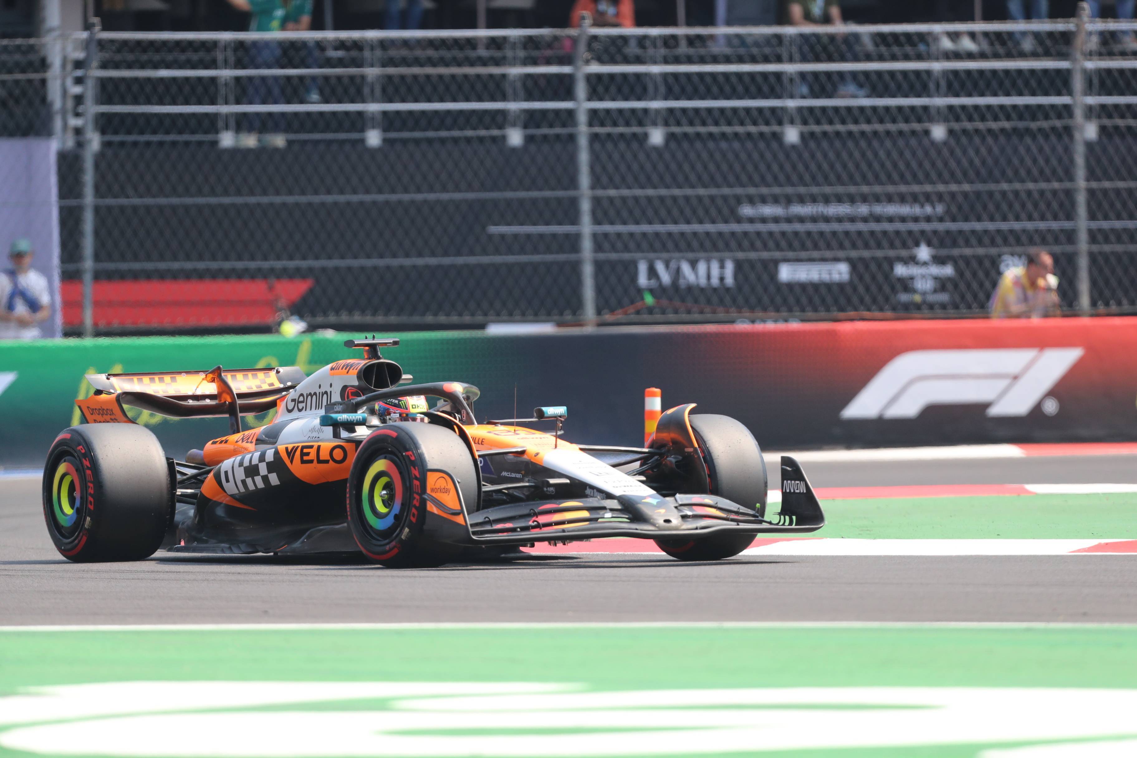 威廉姆斯翻盘哈斯车队，皮亚斯特里扛起全队