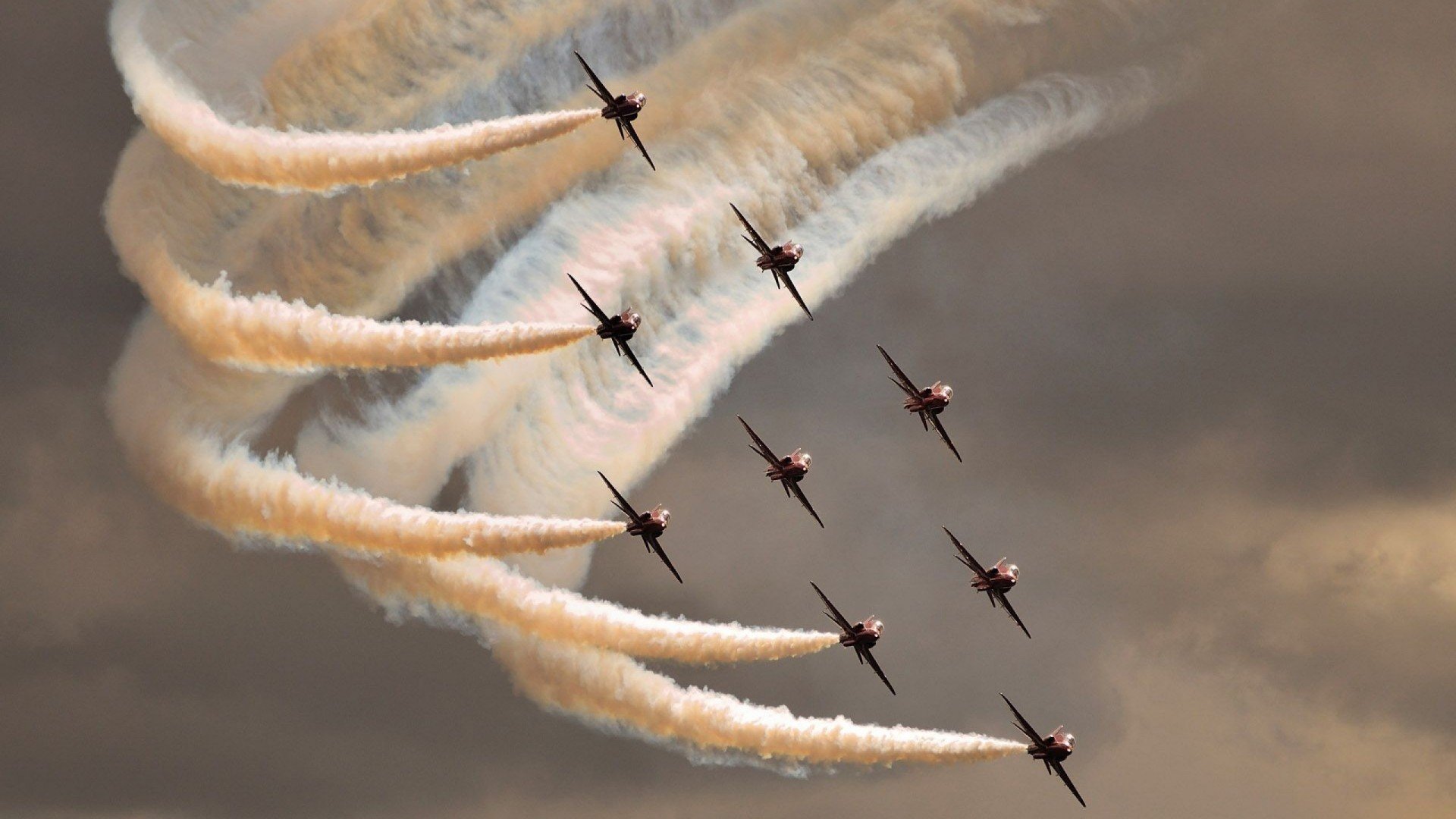 双线奇迹,哥伦比亚足球完胜之夜,同步上演戈麦斯F1街道赛极致接管