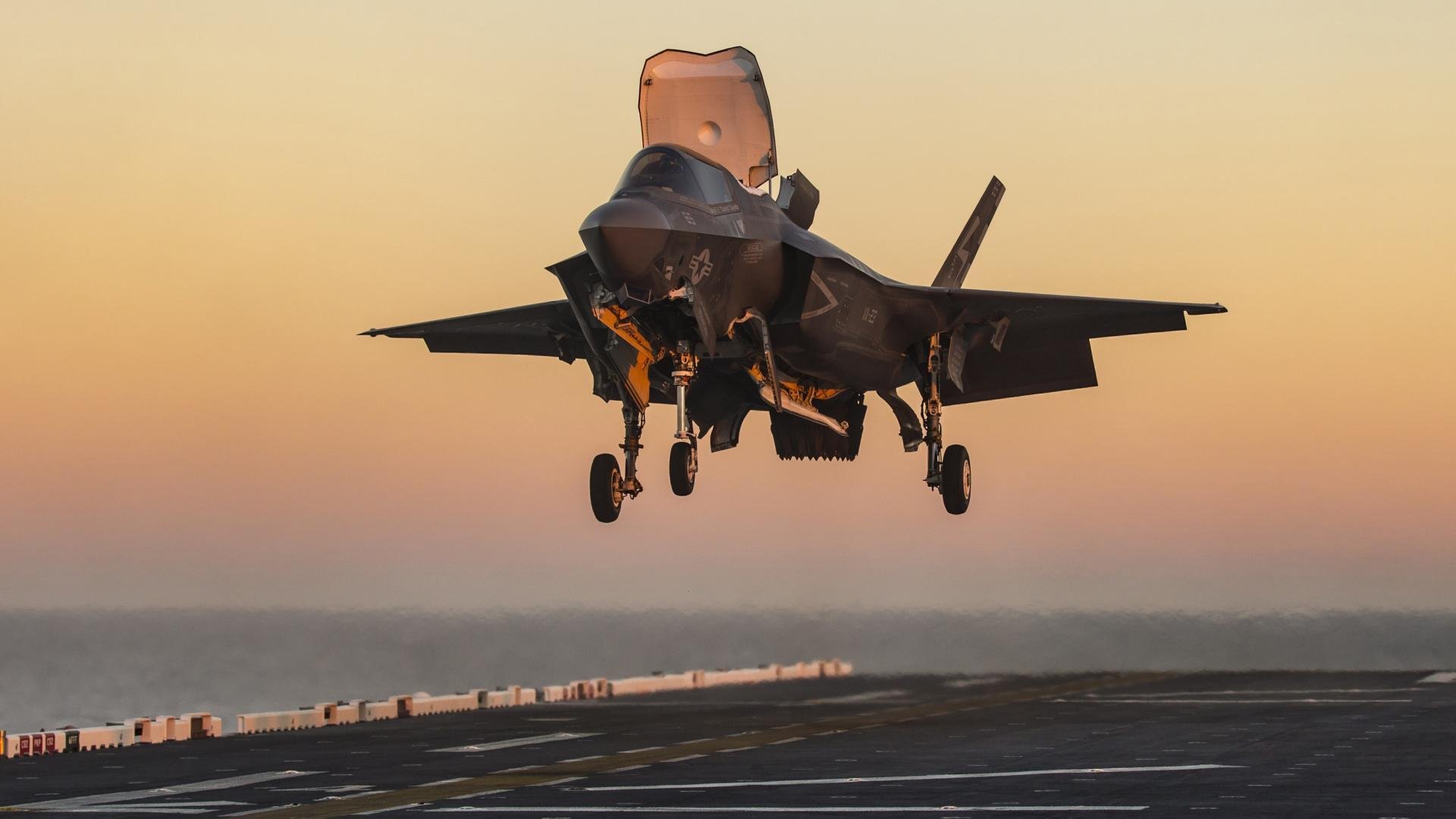 引擎咆哮中的绝杀弧线，当F1街道赛之夜遇见利拉德时间